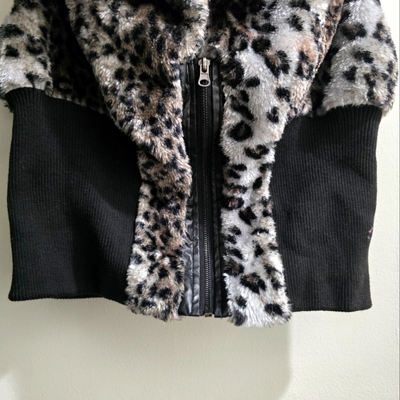 Faux Fur Animal Print Leather Trim Zippered Vest size 1X - Picture 13 of 14